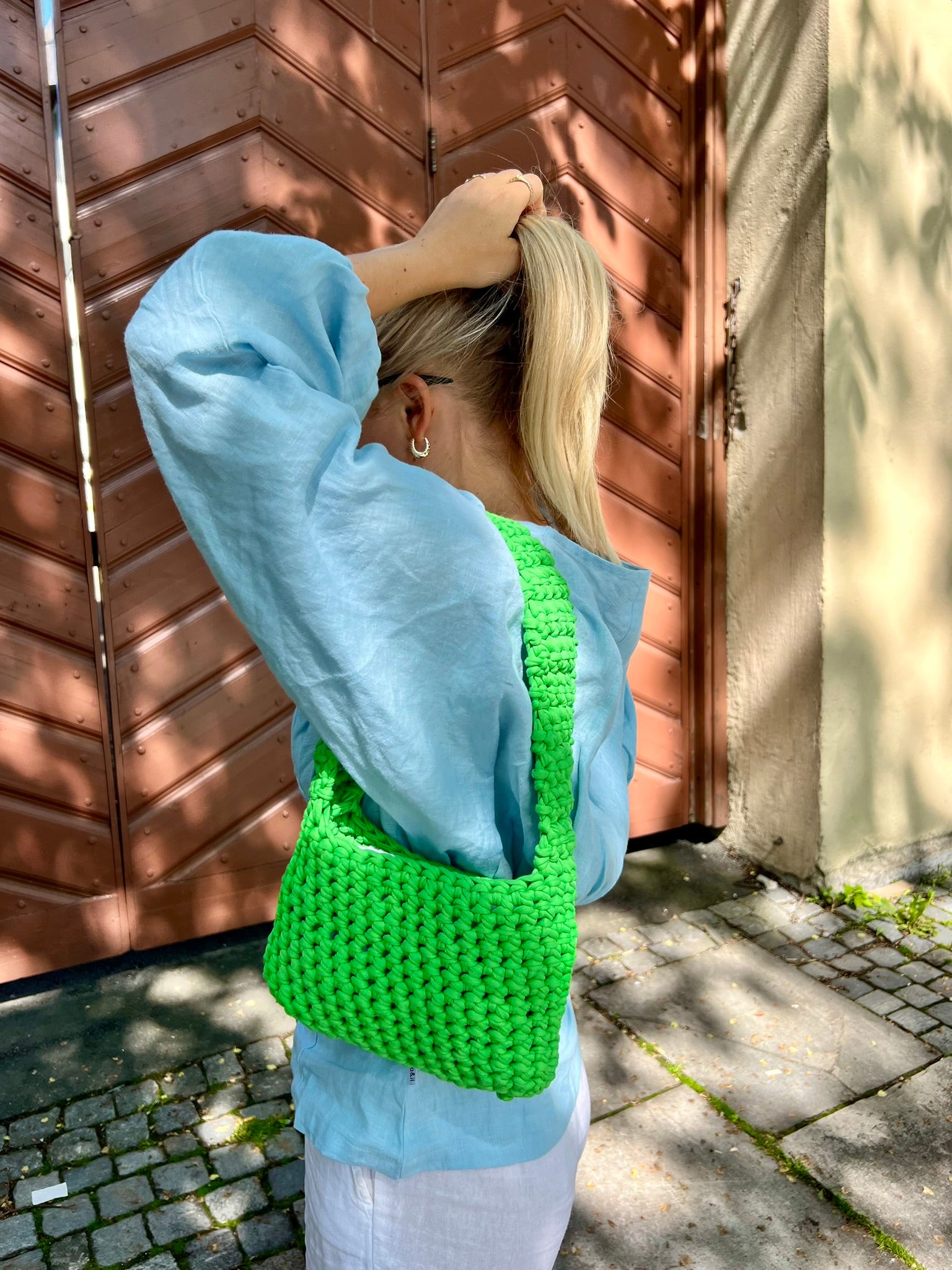 Hitraveska – heklet skulderveske med perfekt passform