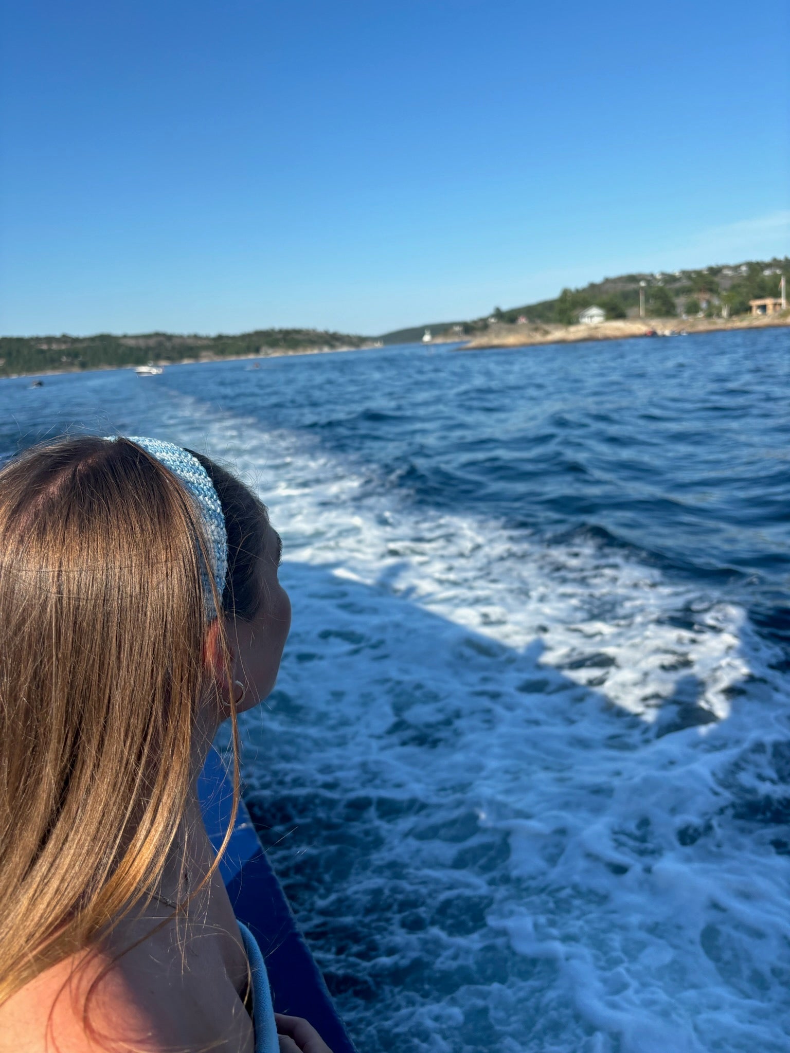 Bølgesus & Morgenstund – heklet hårbånd i to stiler