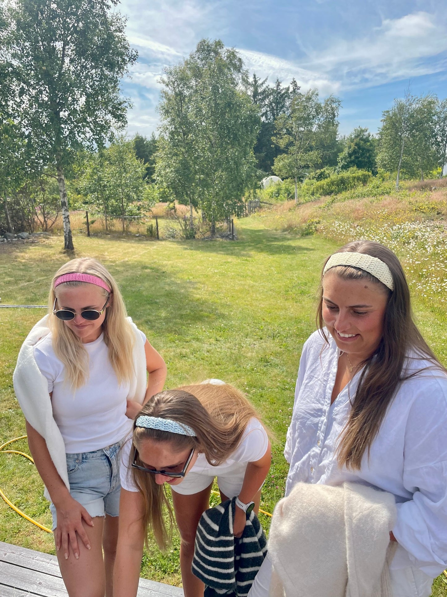 Bølgesus & Morgenstund – heklet hårbånd i to stiler