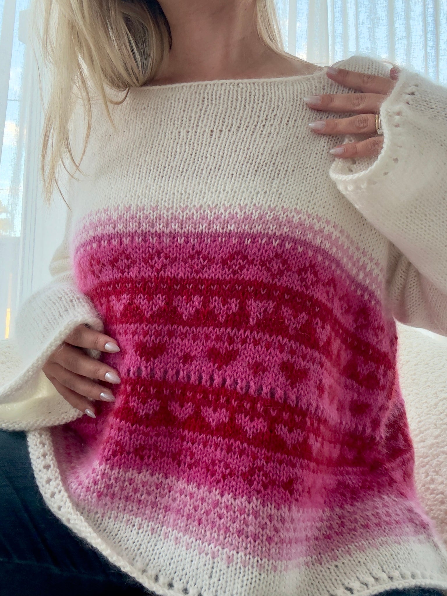 Hjertevarm – Oversized genser med feminine detaljer