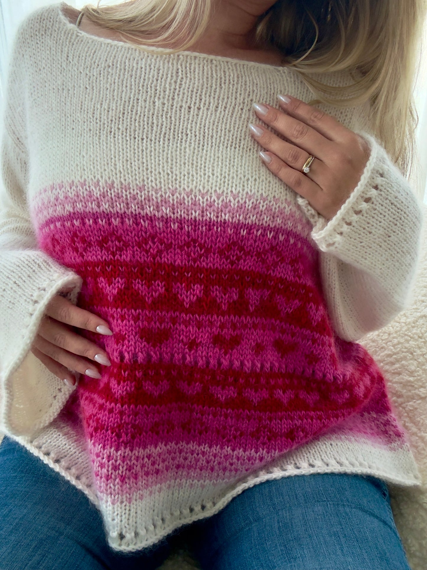 Hjertevarm – Oversized genser med feminine detaljer