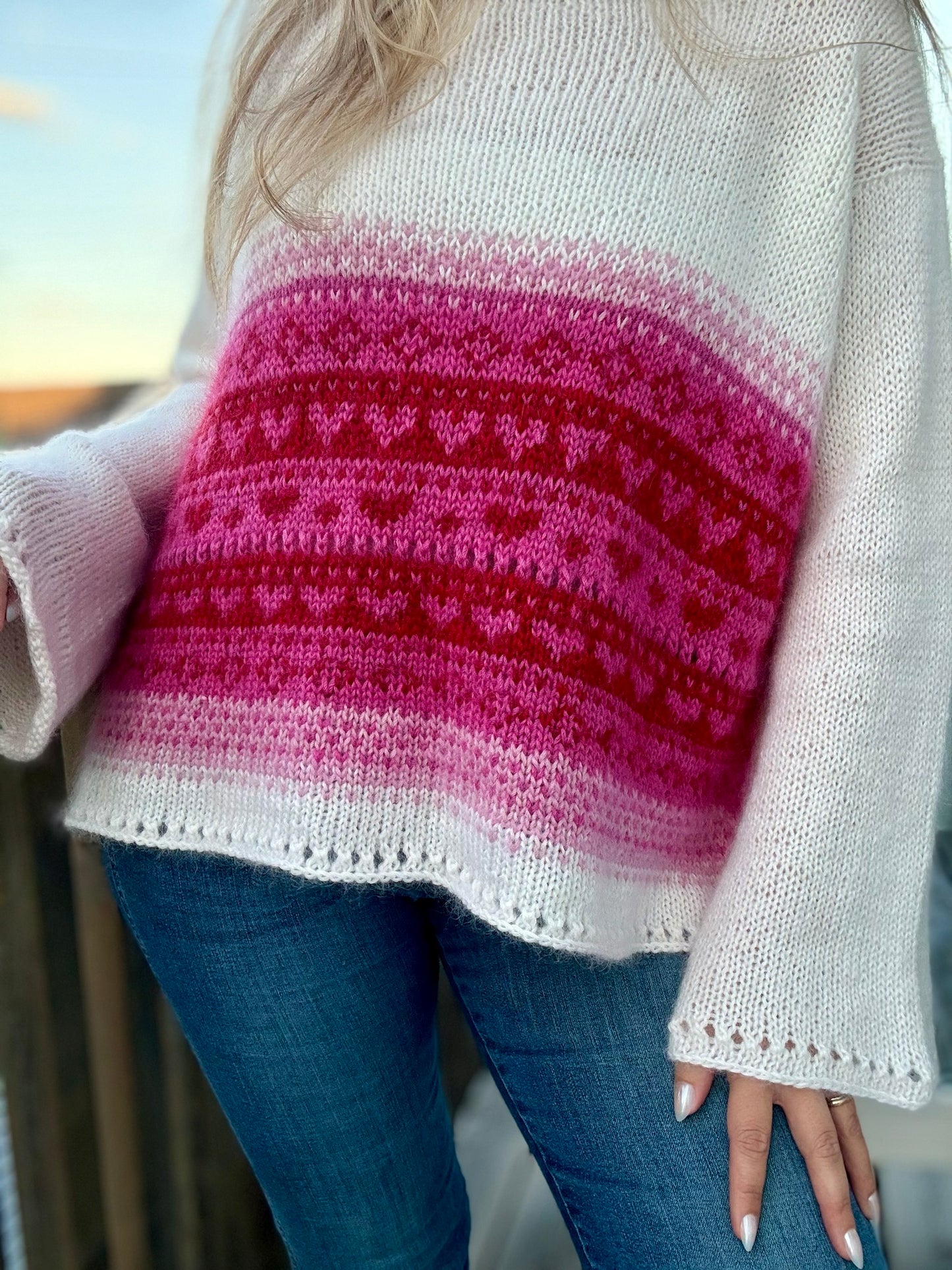 Hjertevarm – Oversized genser med feminine detaljer
