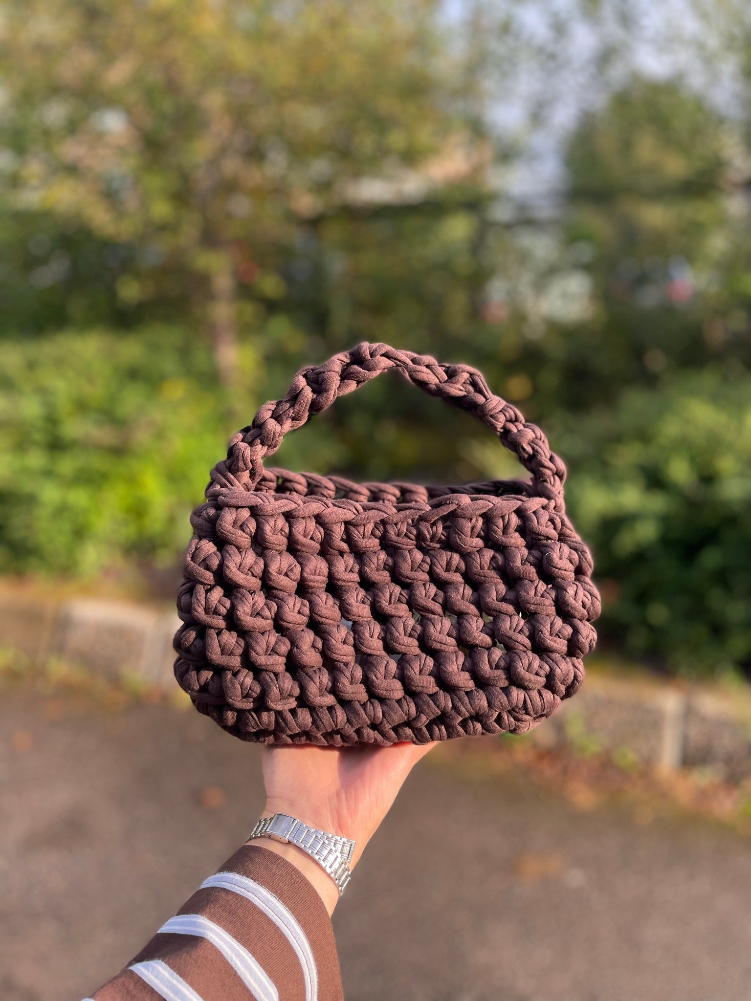 Idaveska – stilig og chunky veske med kulemasker