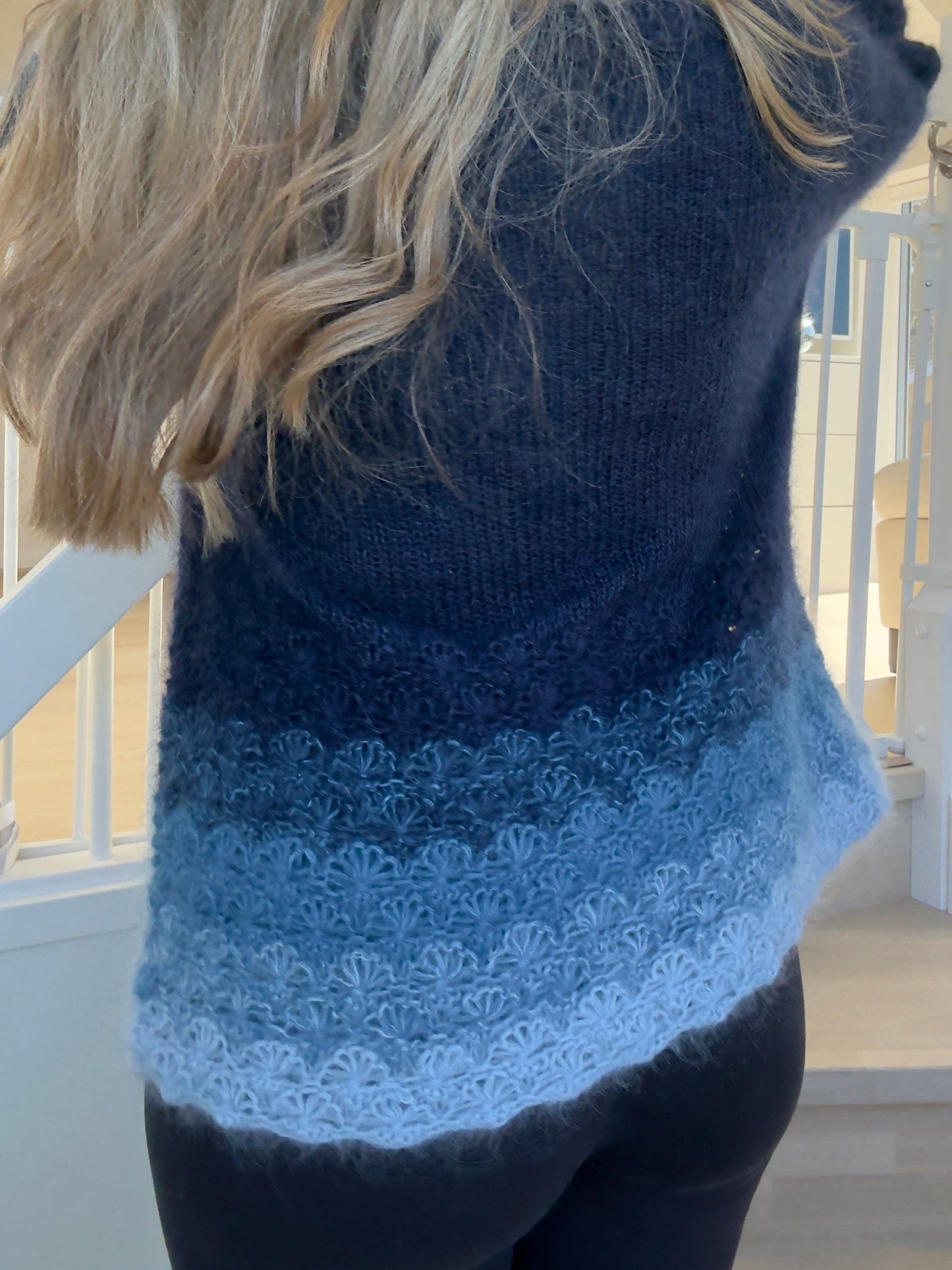 Midnight Flowers – Lun og lett cardigan med blomsterdetaljer i mohair og silke