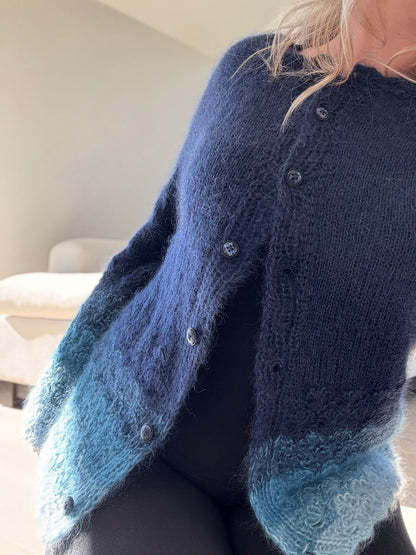 Midnight Flowers – Lun og lett cardigan med blomsterdetaljer i mohair og silke
