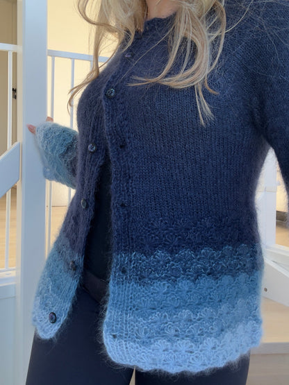 Midnight Flowers – Lun og lett cardigan med blomsterdetaljer i mohair og silke