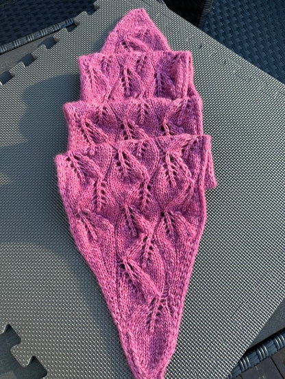 Chunky Crossing Leaves Scarf – Bladmønstret skjerf i alpakka-blanding