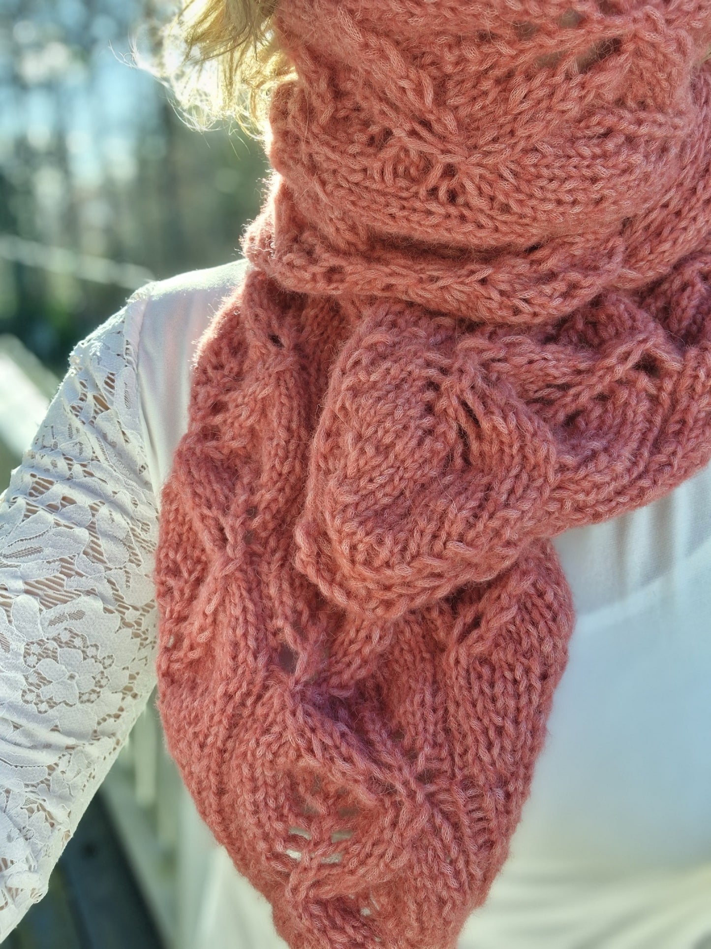 Chunky Crossing Leaves Scarf – Bladmønstret skjerf i alpakka-blanding