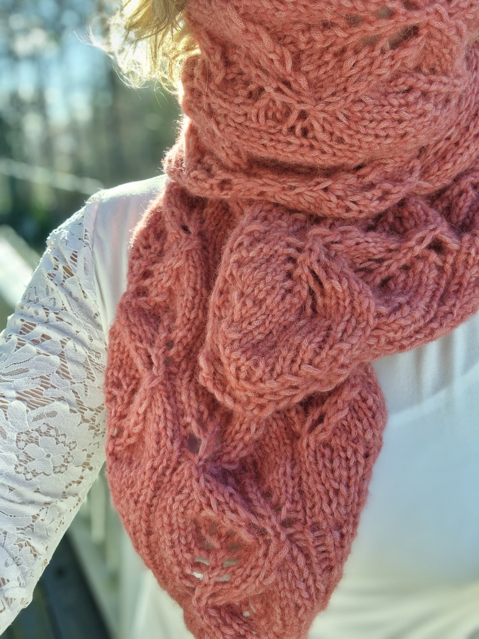 Chunky Crossing Leaves Scarf – Bladmønstret skjerf i alpakka-blanding