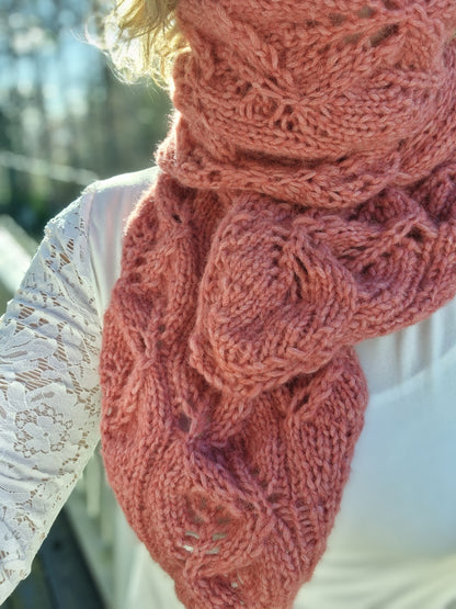 Chunky Crossing Leaves Scarf – Bladmønstret skjerf i alpakka-blanding