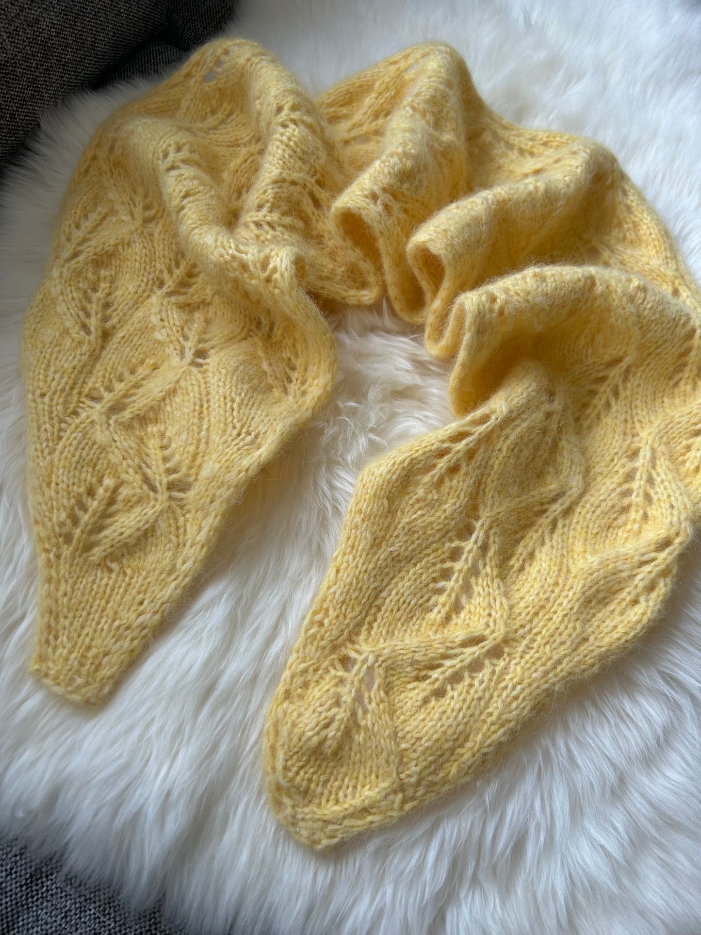 Chunky Crossing Leaves Scarf – Bladmønstret skjerf i alpakka-blanding