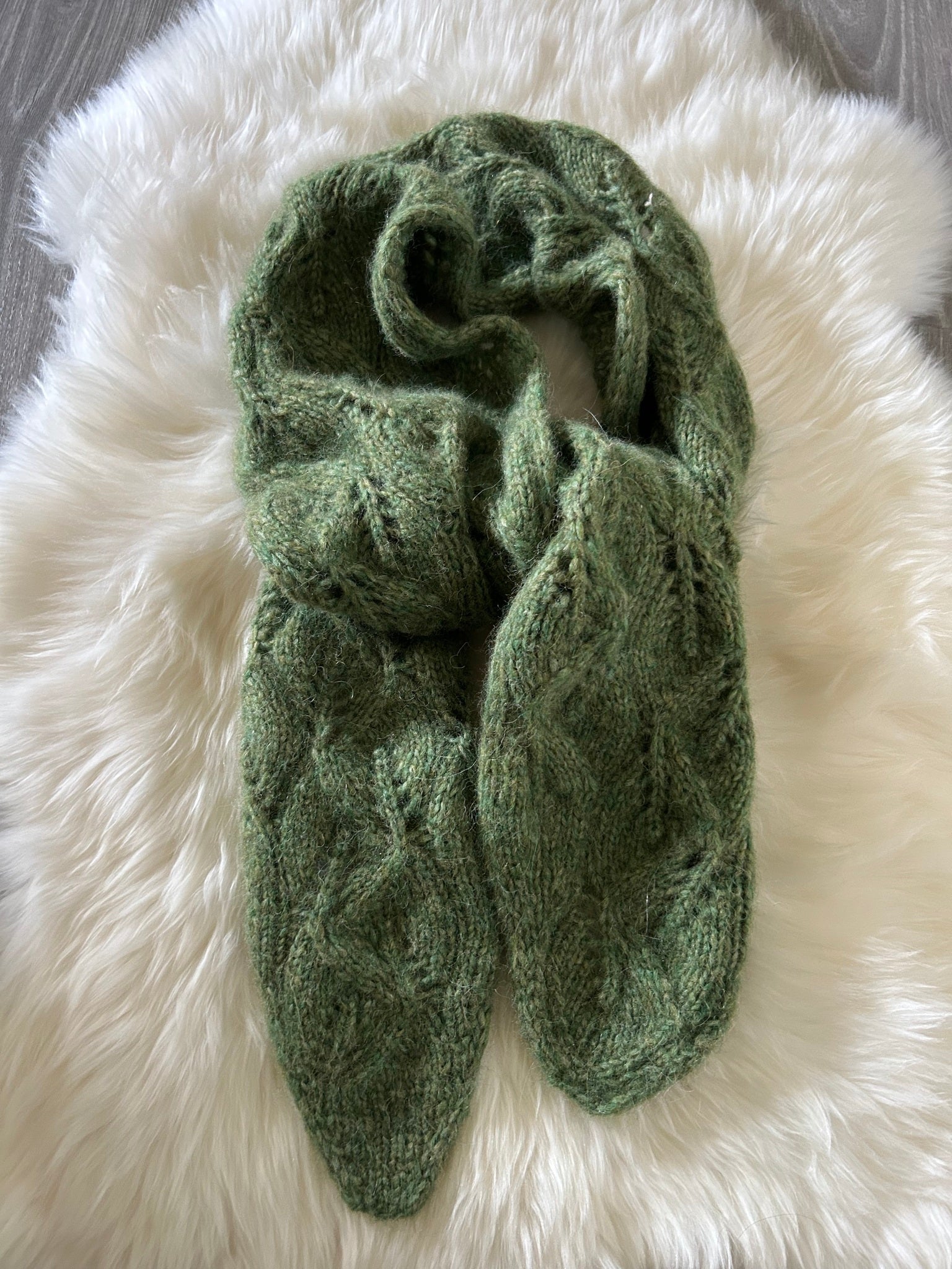 Chunky Crossing Leaves Scarf – Bladmønstret skjerf i alpakka-blanding