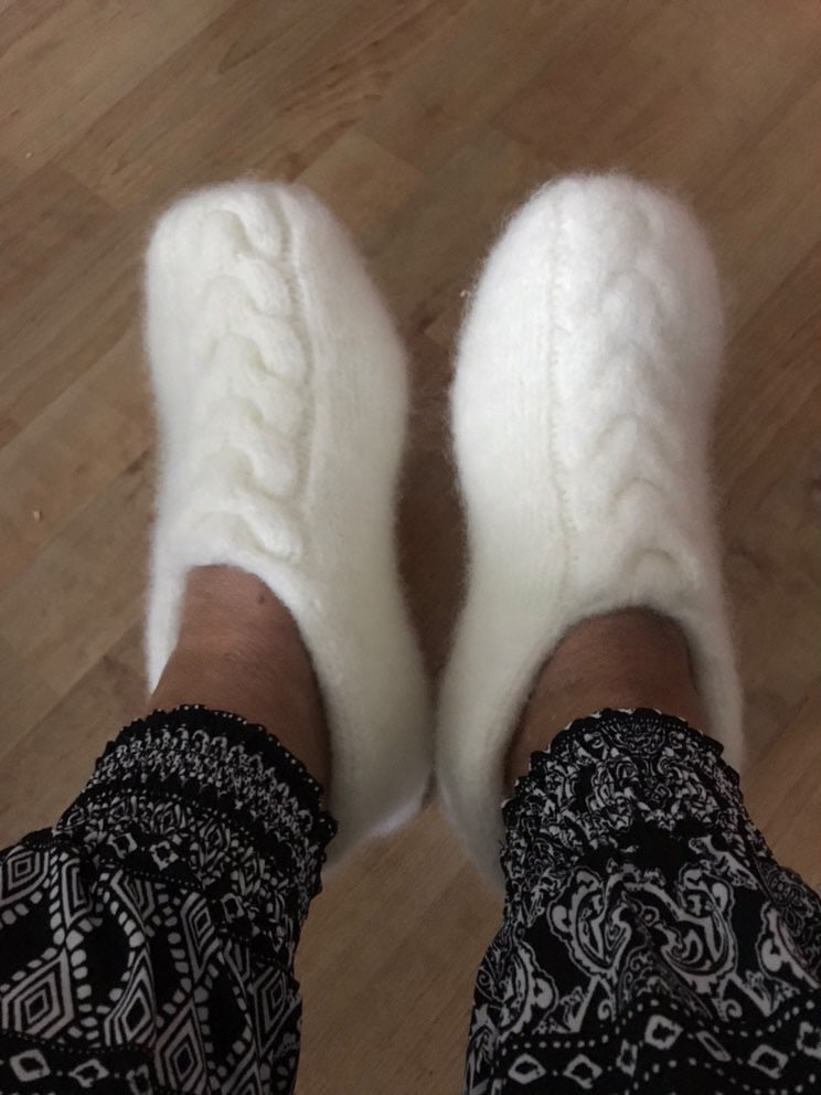 Heartshaped Slippers – Tykke, tovede tøfler med flettemønster