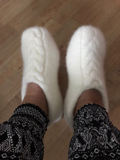 Heartshaped Slippers – Tykke, tovede tøfler med flettemønster