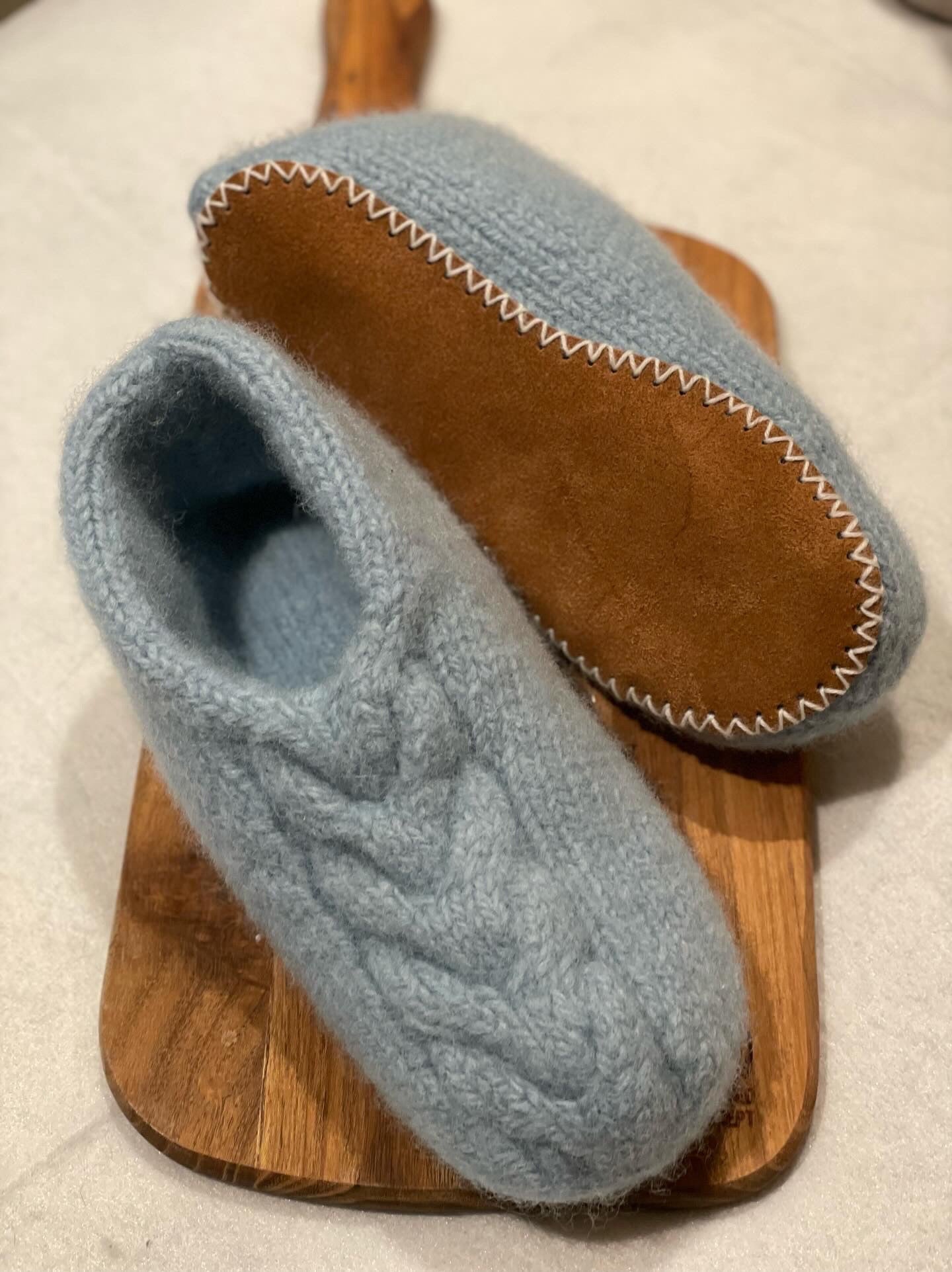 Heartshaped Slippers – Tykke, tovede tøfler med flettemønster
