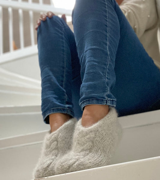 Heartshaped Slippers – Tykke, tovede tøfler med flettemønster