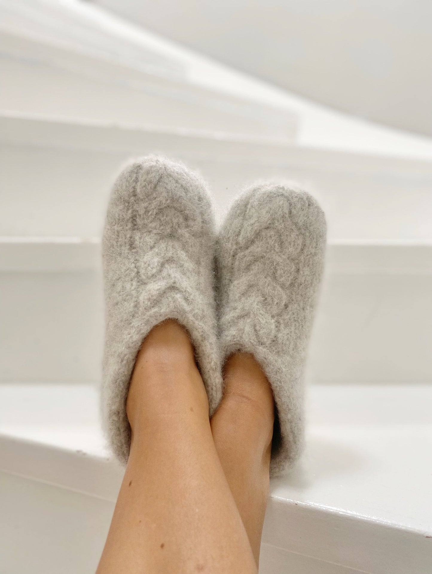 Heartshaped Slippers – Tykke, tovede tøfler med flettemønster