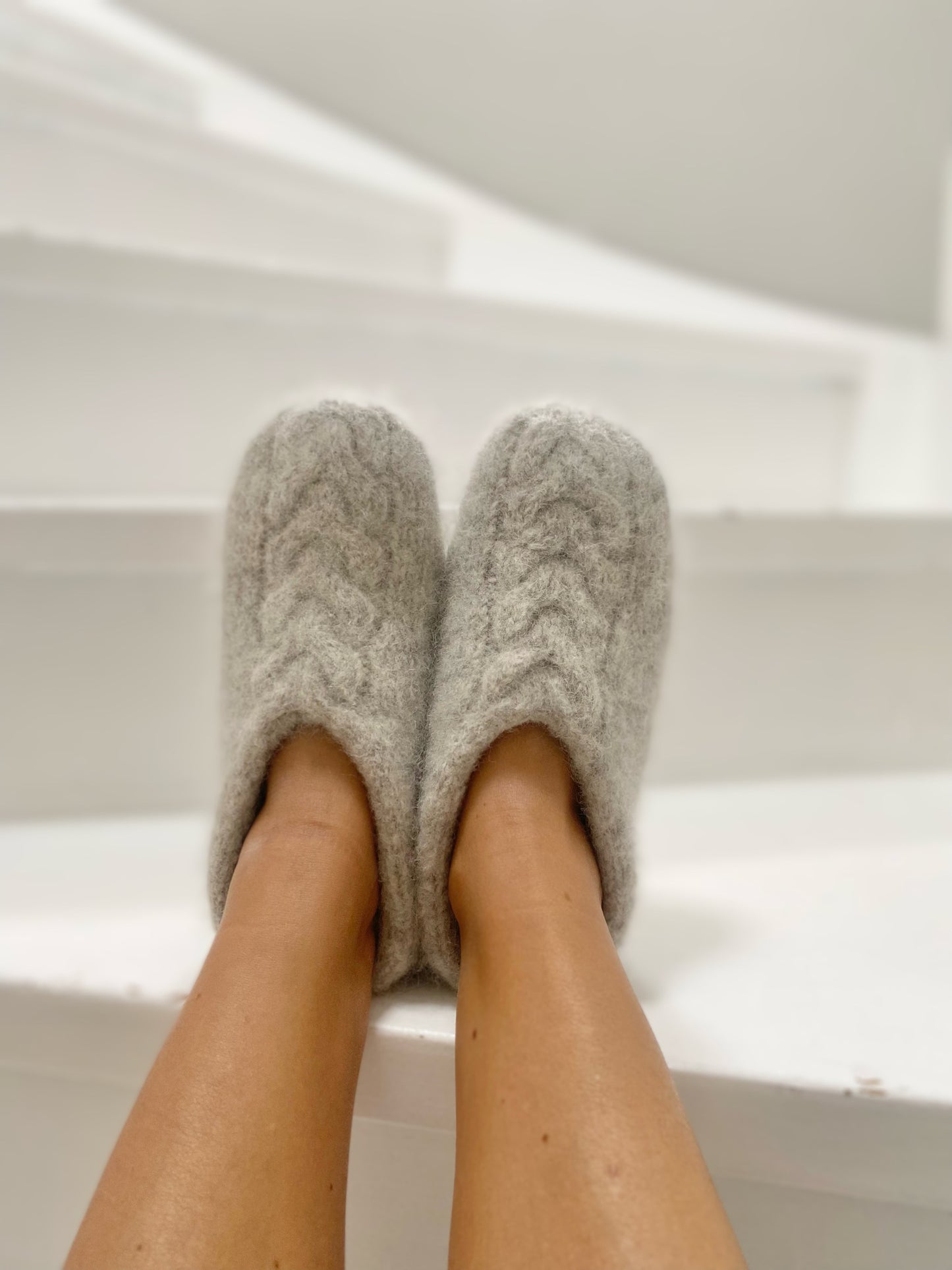 Heartshaped Slippers – Tykke, tovede tøfler med flettemønster