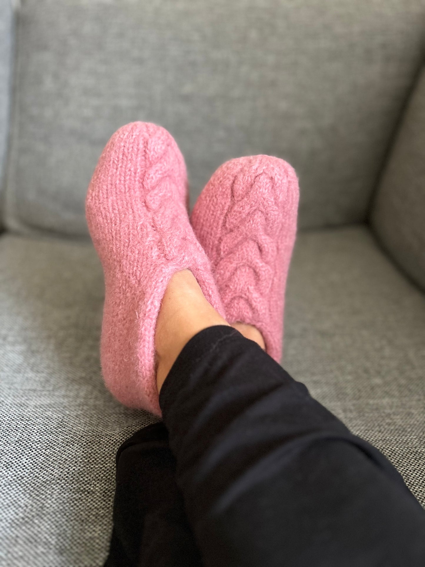 Heartshaped Slippers – Tykke, tovede tøfler med flettemønster