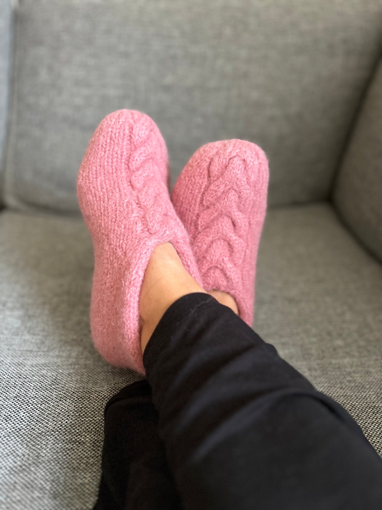 Heartshaped Slippers – Tykke, tovede tøfler med flettemønster