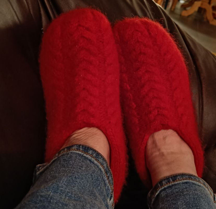 Airy Slippers – Luftige, tovede tøfler med flettepanel