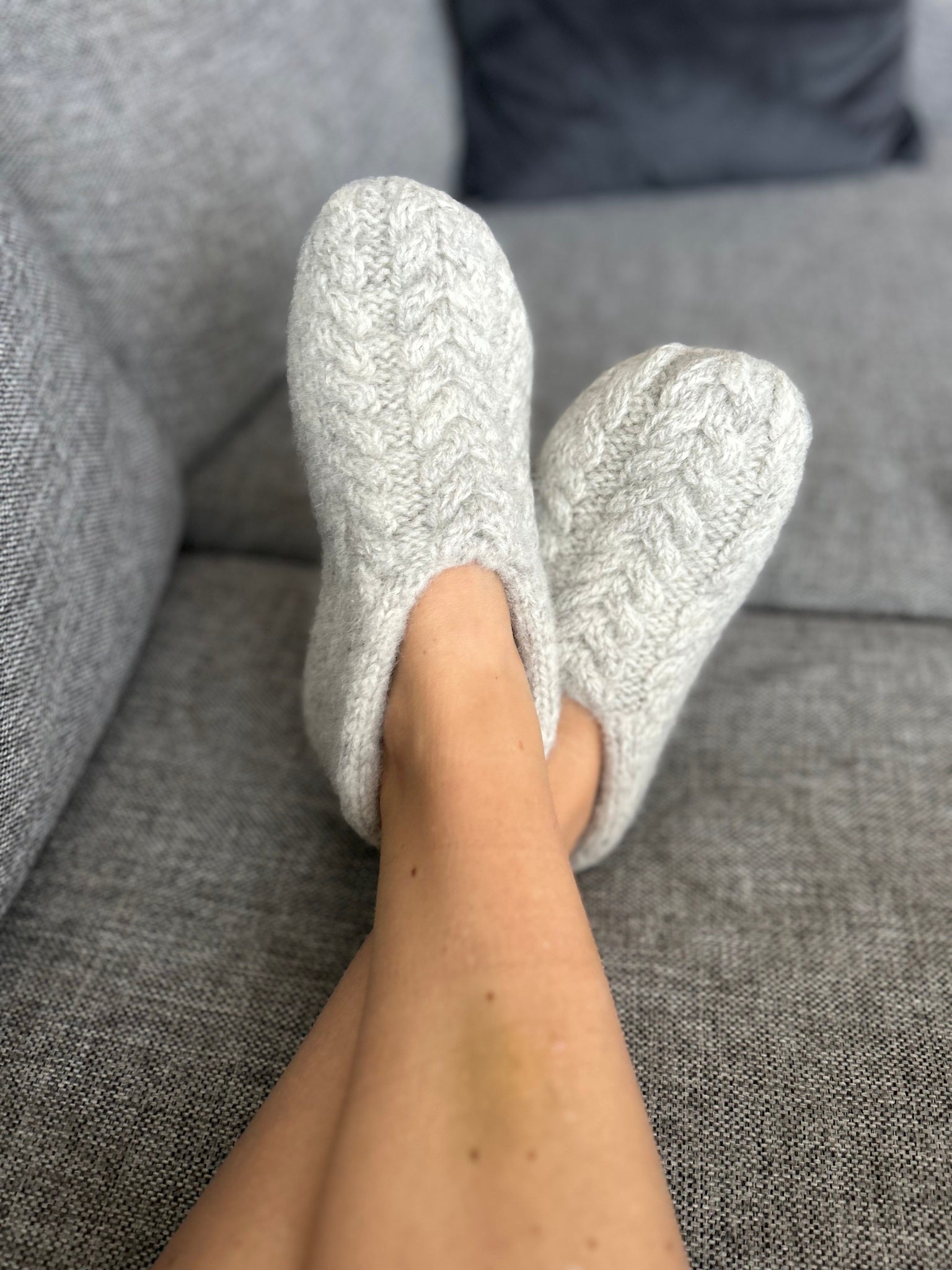 Airy Slippers – Luftige, tovede tøfler med flettepanel