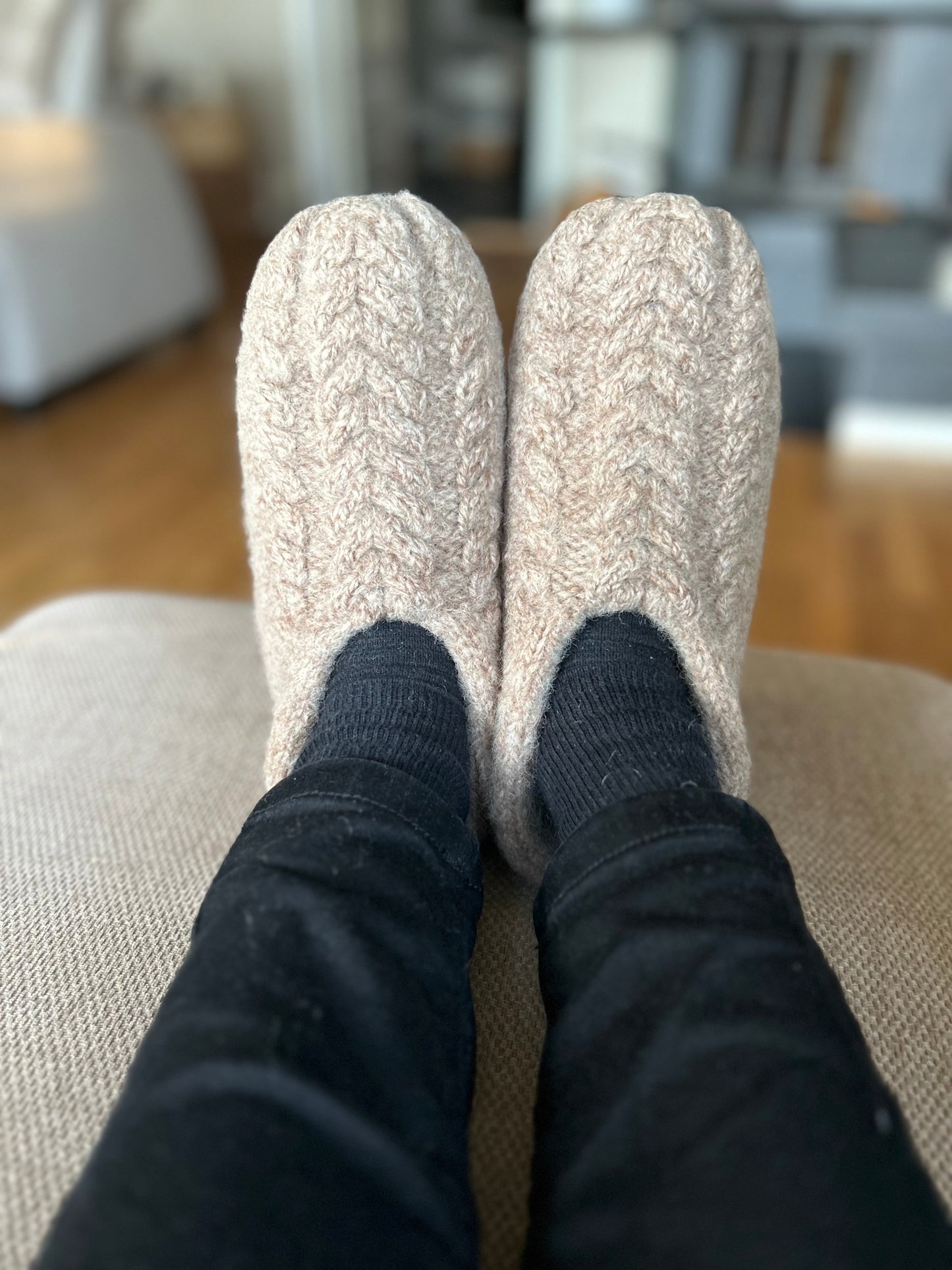 Airy Slippers – Luftige, tovede tøfler med flettepanel