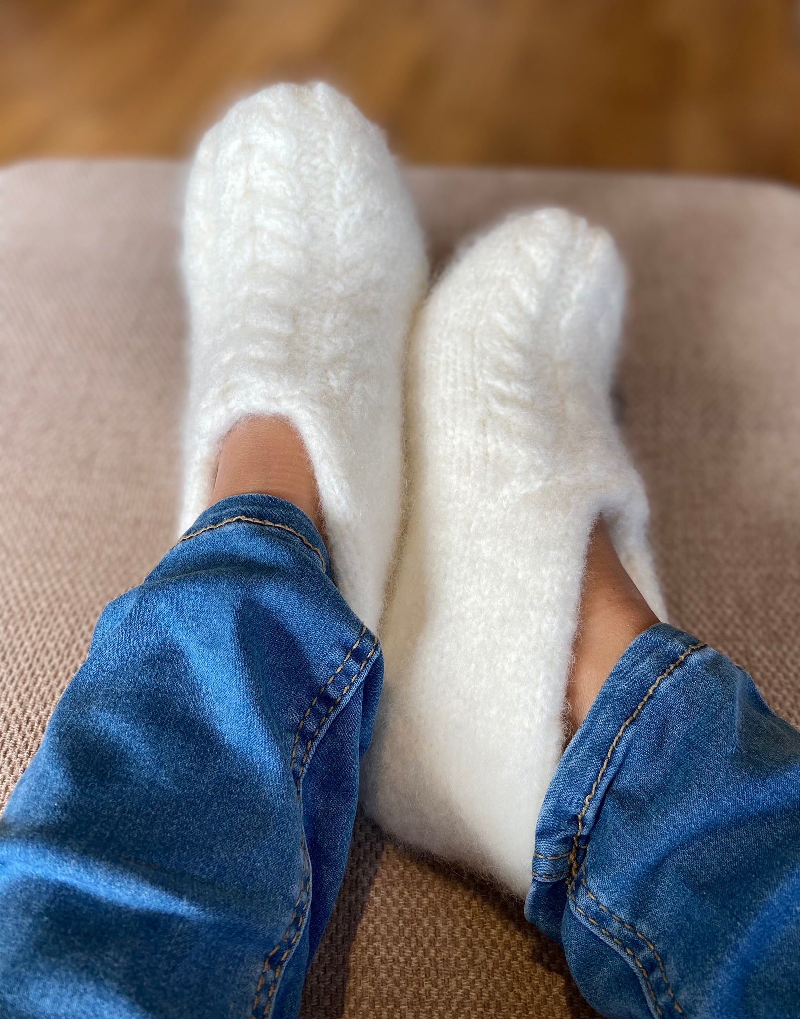 Airy Slippers – Luftige, tovede tøfler med flettepanel