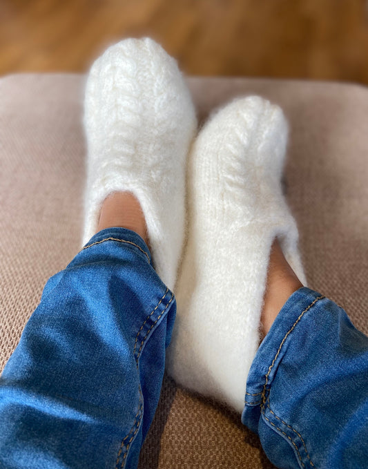 Airy Slippers – Luftige, tovede tøfler med flettepanel