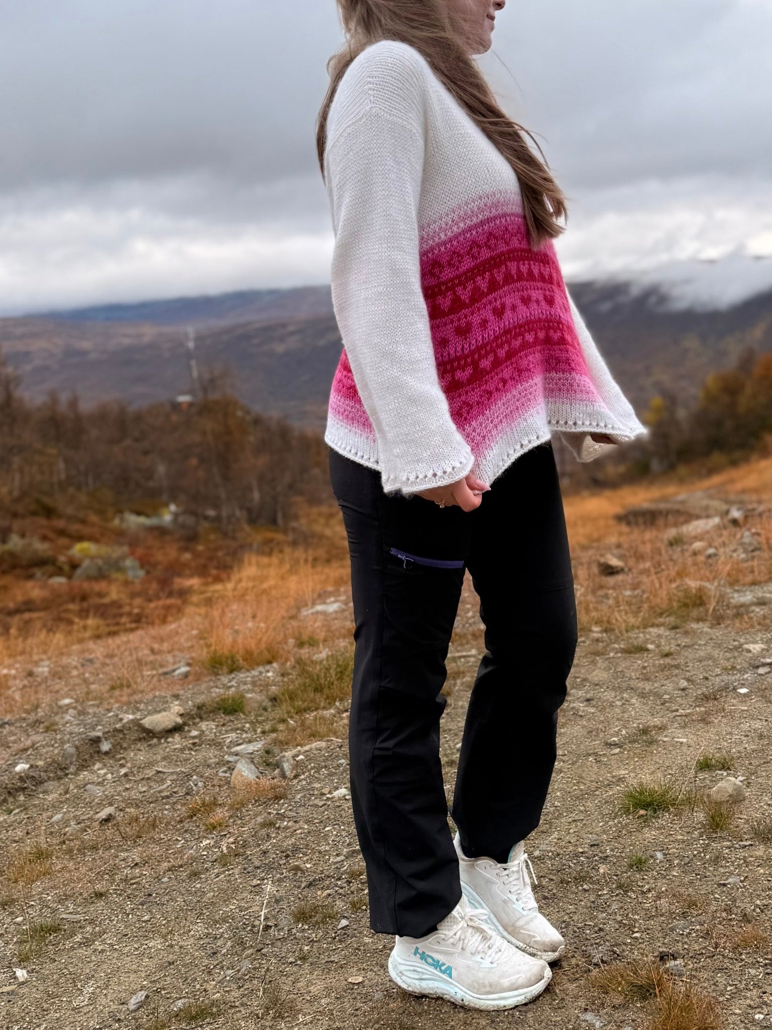 Hjertevarm – Oversized genser med feminine detaljer