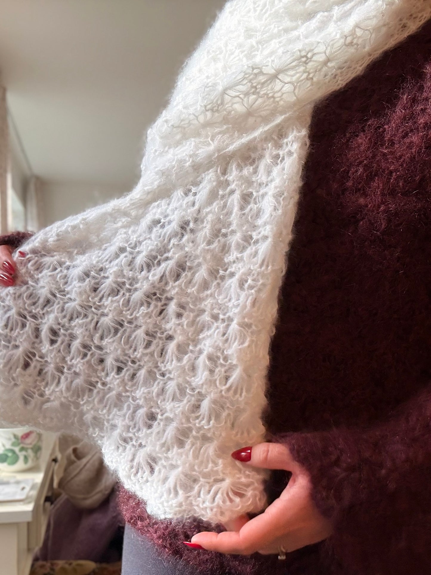 Flowers Snow Skjerf - Lunt og lett skjerf i blomsterstrikk