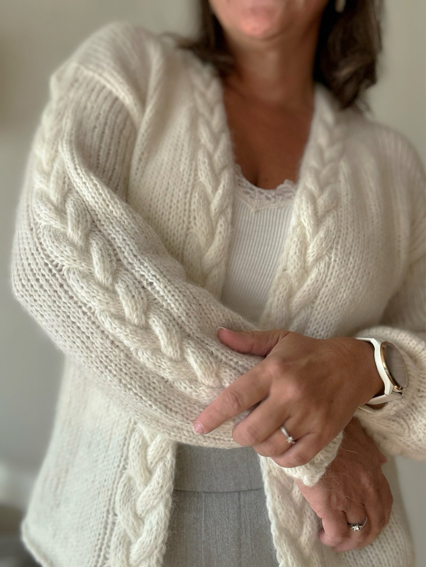 Snuggles Cable Cardigan – Chunky cardigan med flettedetaljer