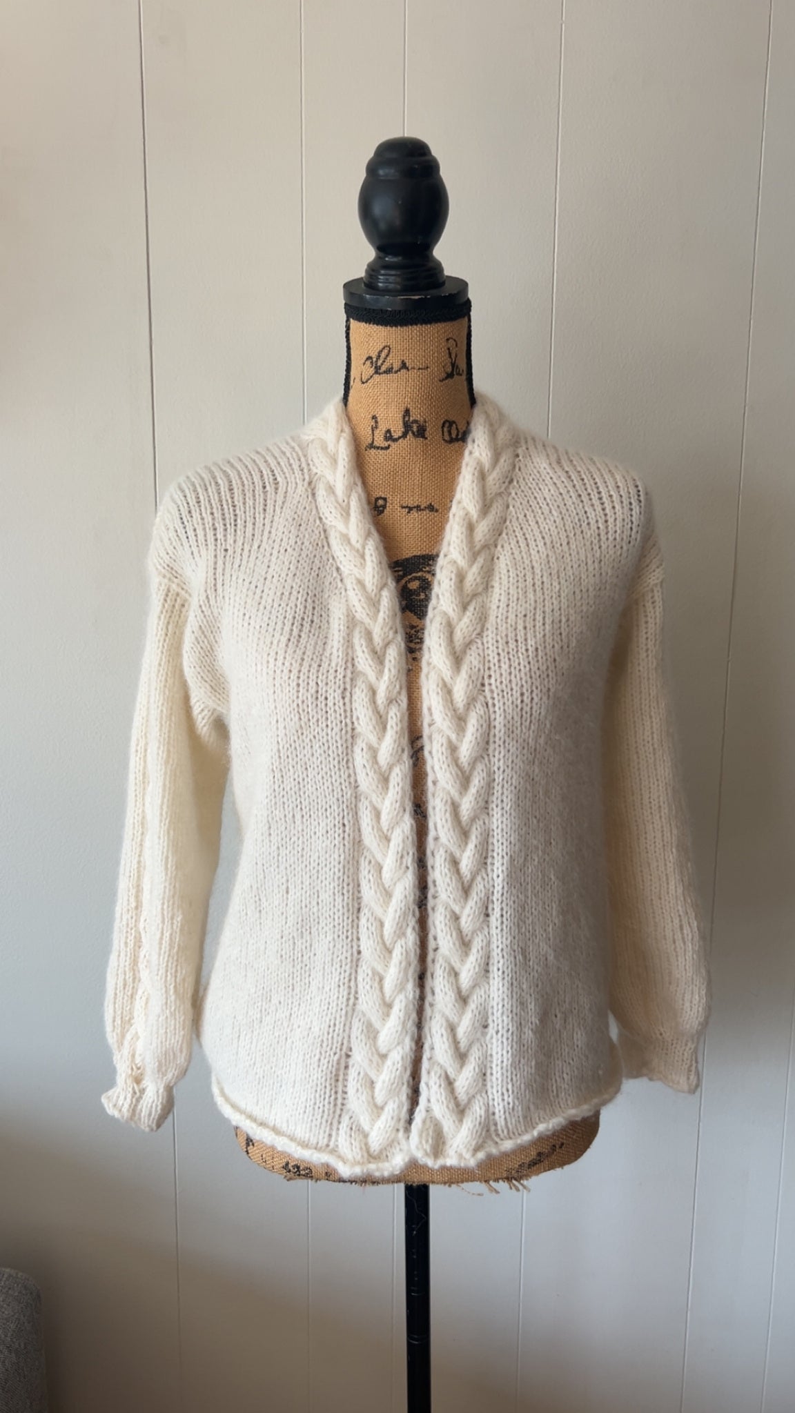 Snuggles Cable Cardigan – Chunky cardigan med flettedetaljer