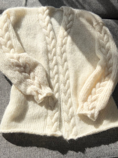 Snuggles Cable Cardigan – Chunky cardigan med flettedetaljer