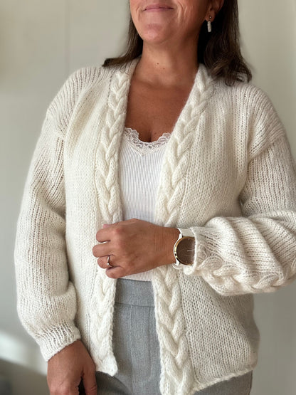 Snuggles Cable Cardigan – Chunky cardigan med flettedetaljer
