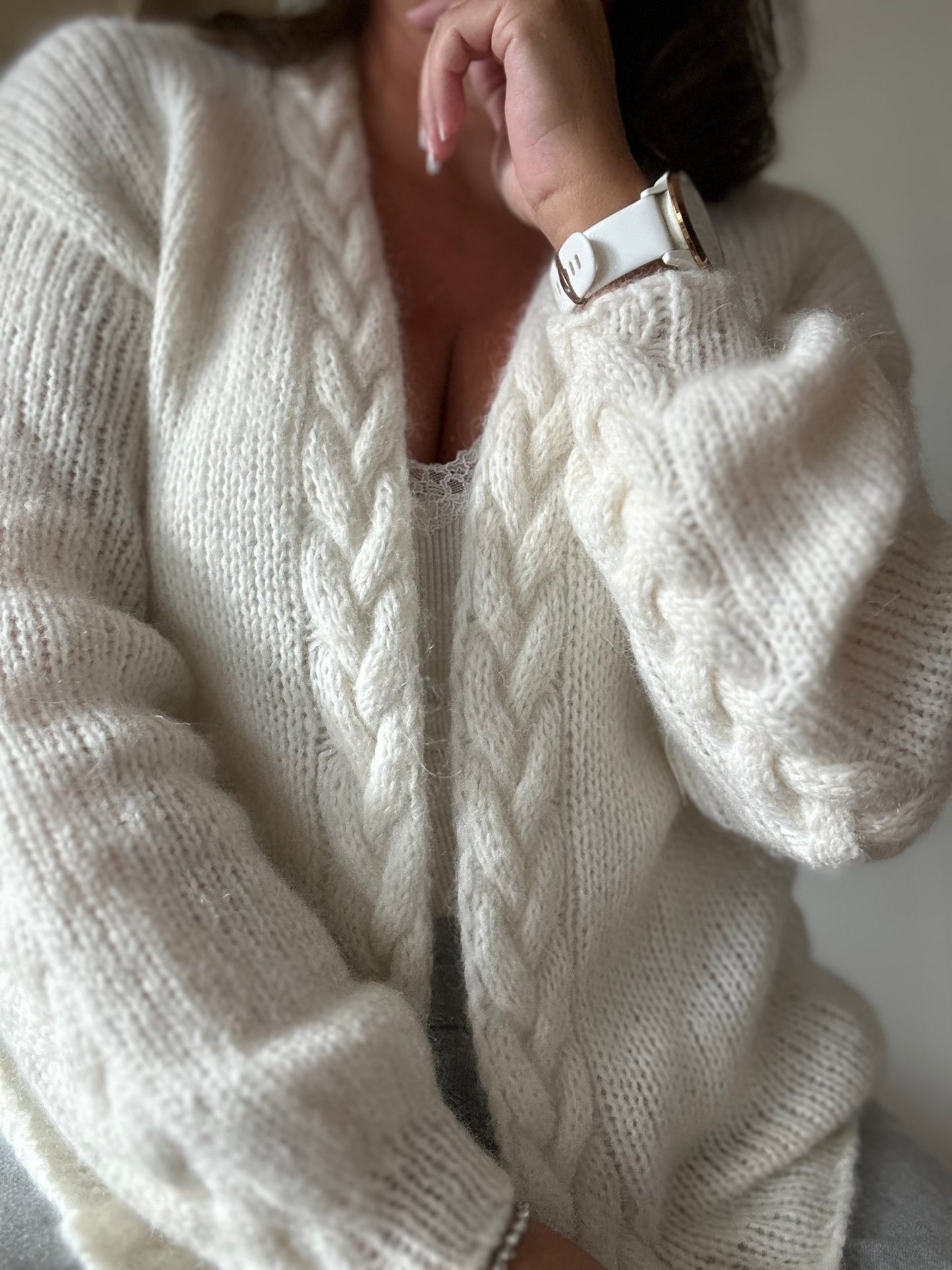 Snuggles Cable Cardigan – Chunky cardigan med flettedetaljer