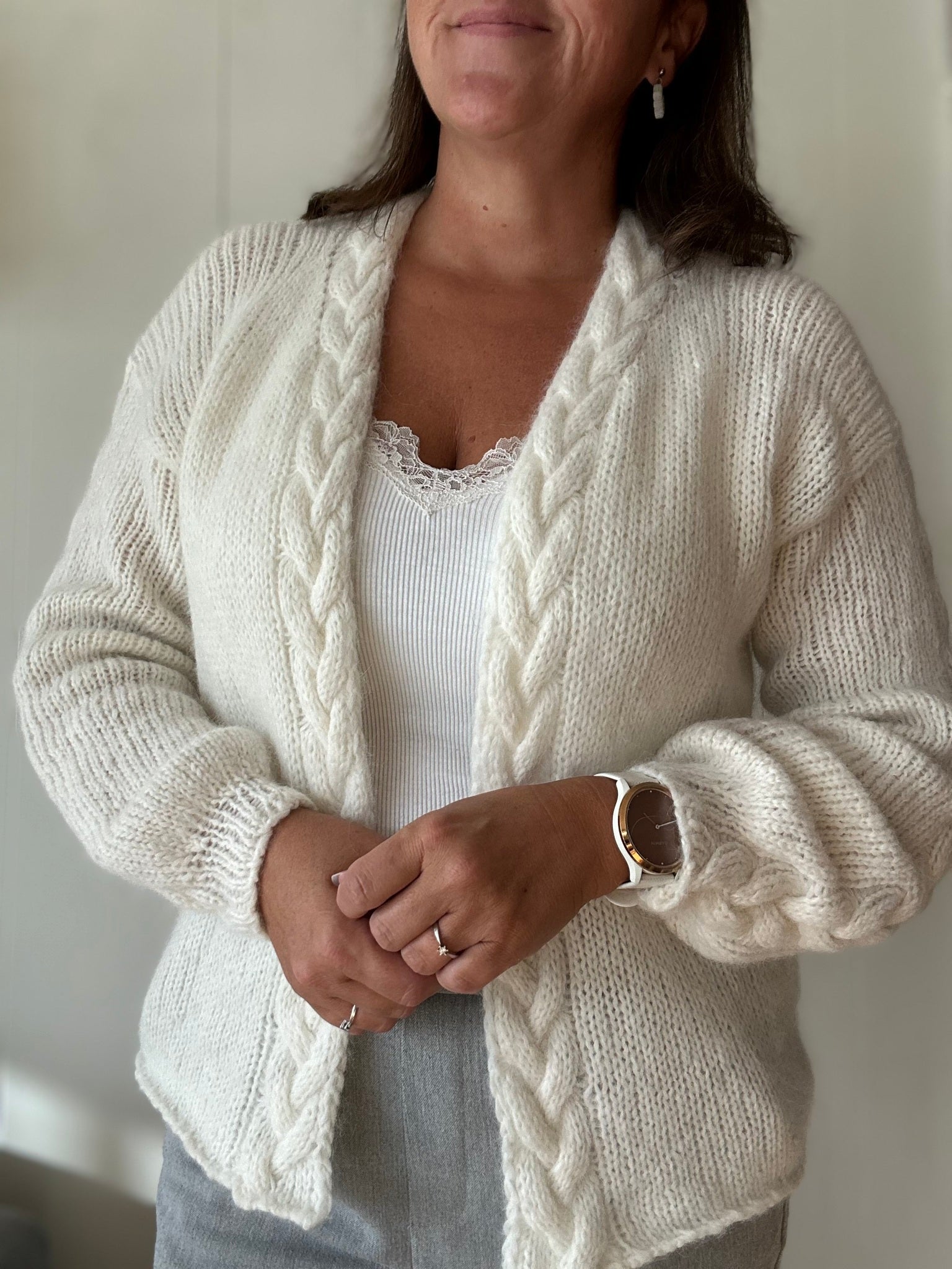 Snuggles Cable Cardigan – Chunky cardigan med flettedetaljer