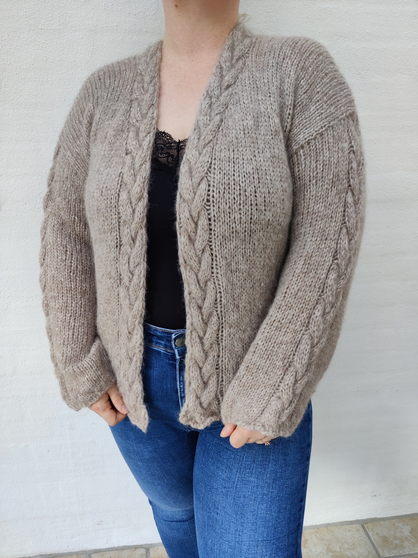 Snuggles Cable Cardigan – Chunky cardigan med flettedetaljer