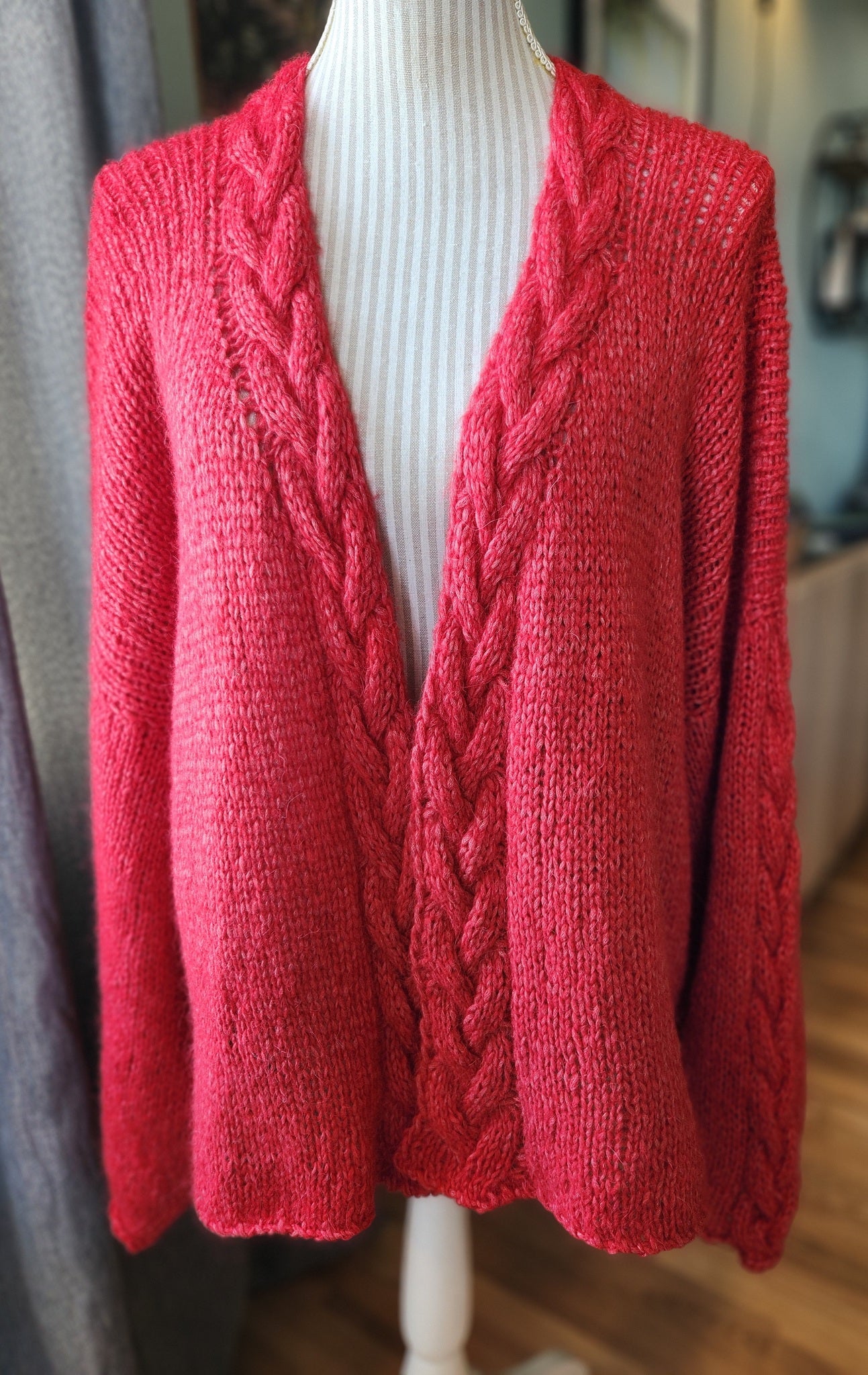 Snuggles Cable Cardigan – Chunky cardigan med flettedetaljer