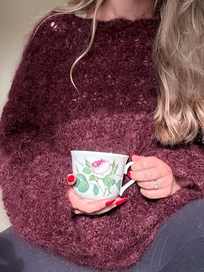 Autumn Flowers – Løs og romantisk genser i blomsterstrikk