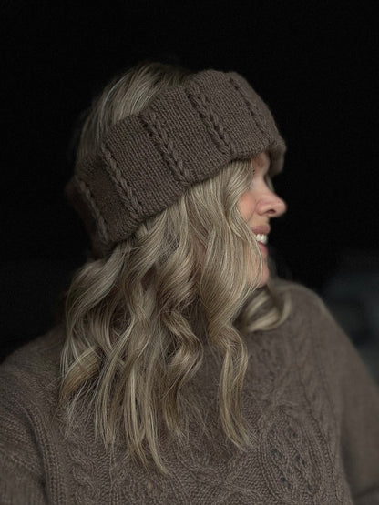Yara twist – Strikket pannebånd med heklet flette