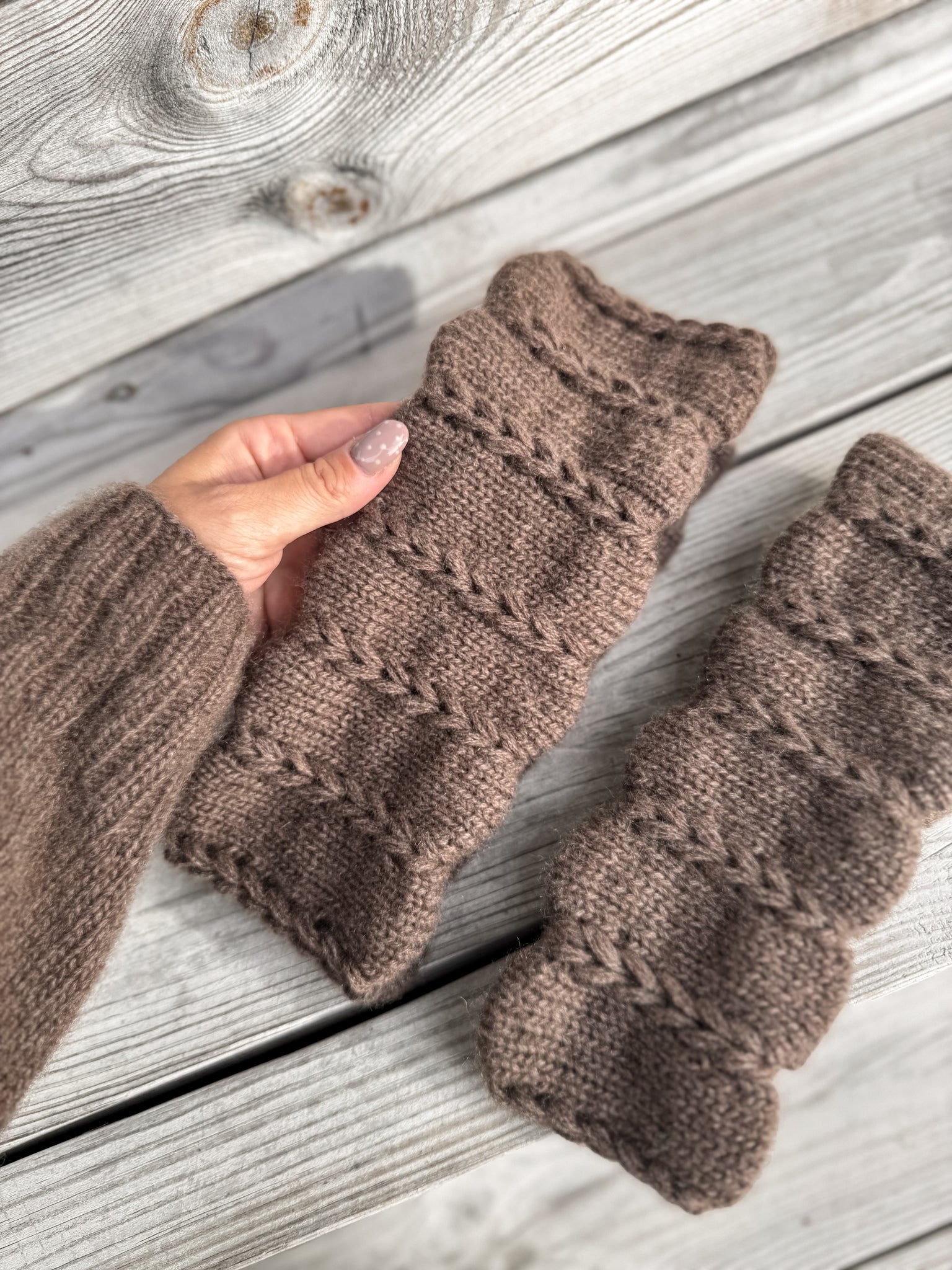 Yara twist – Strikket pannebånd med heklet flette