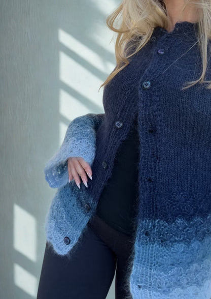 Midnight Flowers – Lun og lett cardigan med blomsterdetaljer i mohair og silke