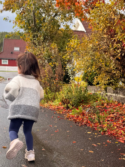 Signes genser – Myk og fargerik barnegenser i Puno-garn