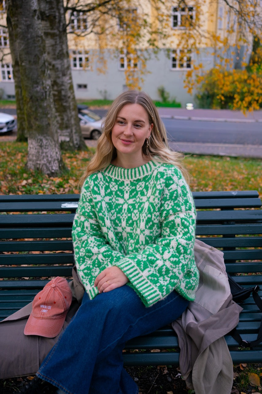 Vildblomst Sweater – Blomstrende strikkegenser i to farger