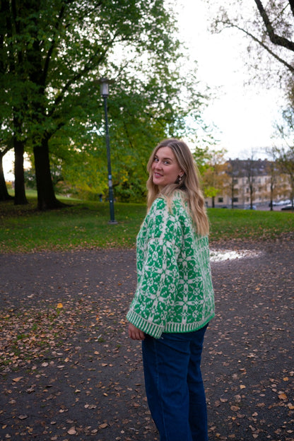 Vildblomst Sweater – Blomstrende strikkegenser i to farger