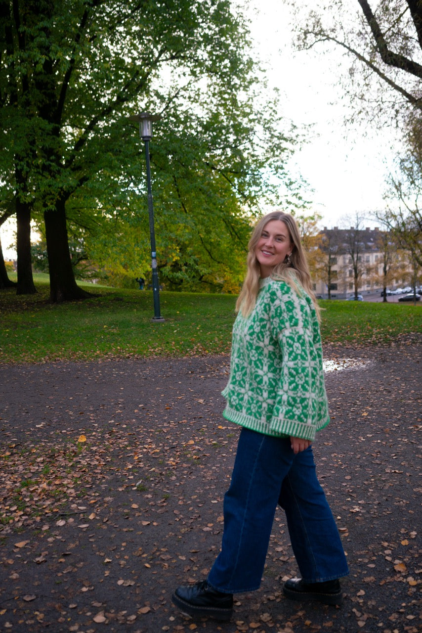 Vildblomst Sweater – Blomstrende strikkegenser i to farger