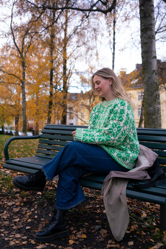 Vildblomst Sweater – Blomstrende strikkegenser i to farger