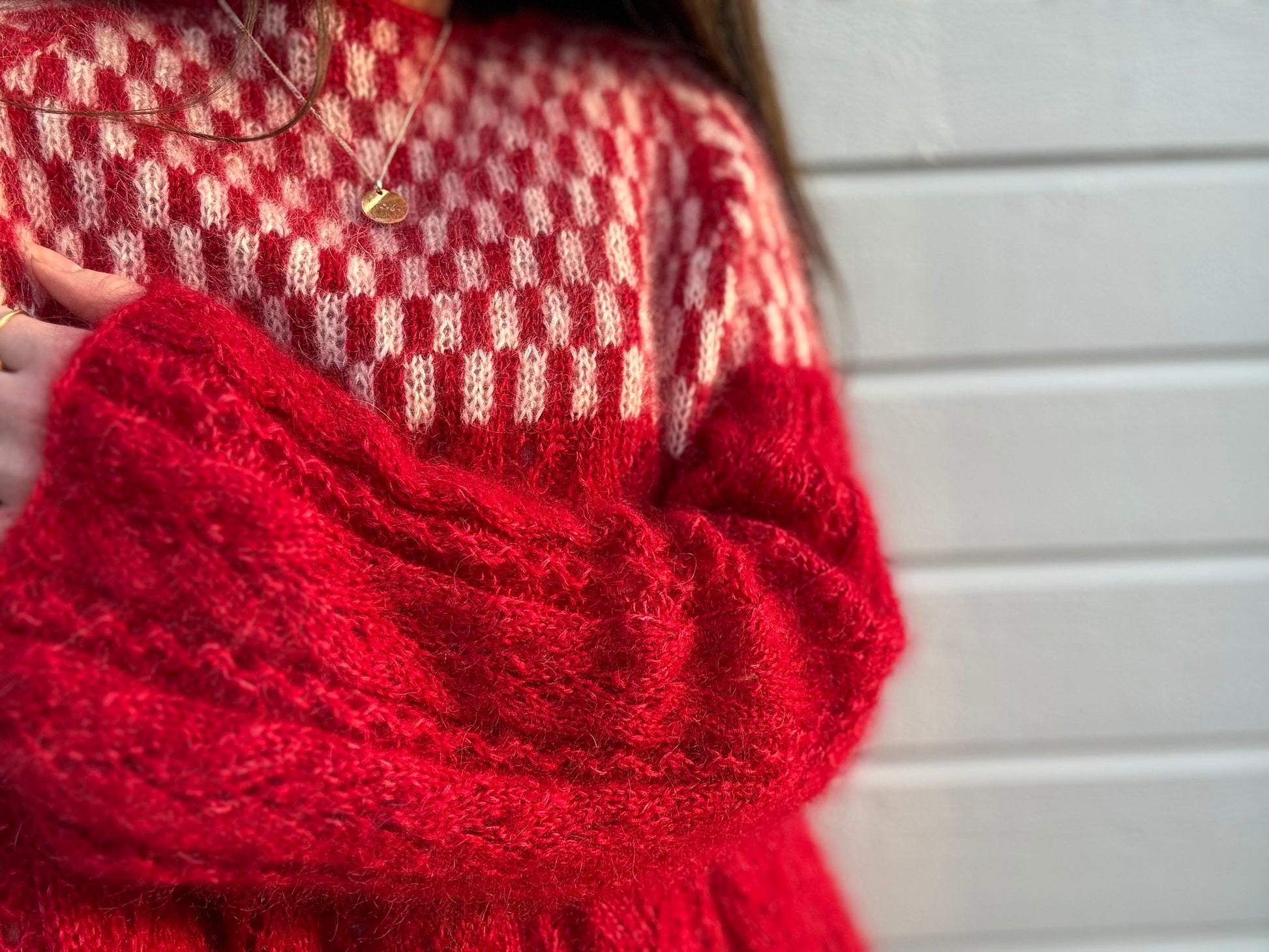 Vårglødgenser av Knit by Celina