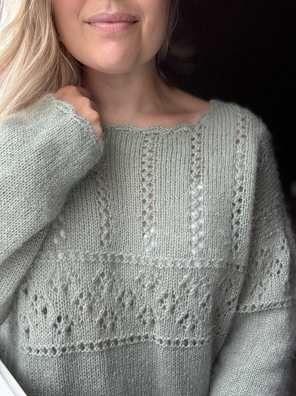 Eldora Sweater – Feminin strikk med blonder og heklekant